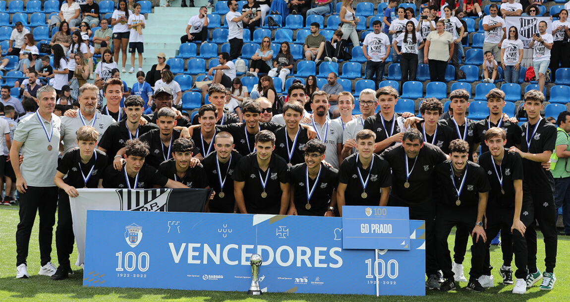 Juniores Do GD Prado Receberam Trof u De Campe es Desportivo Vale Do 