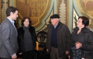 Família carenciada recebe das mãos da BragaHabit casa oferecida por transmontanos