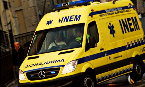 Adolescente de 13 anos em estado crítico depois de ser atingido por árvore
