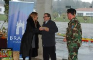 Regimento de Cavalaria e câmara entregam à Cruz Vermelha alimentos recolhidos na corrida de S. Silvestre