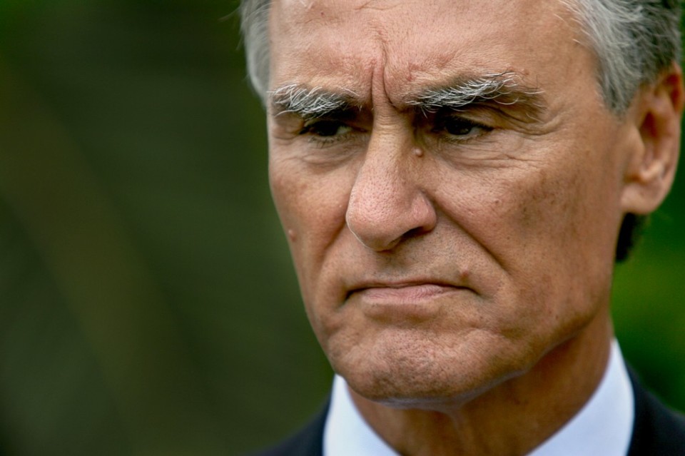 Cavaco Silva veta adopção por casais do mesmo sexo em véspera de eleições presidenciais