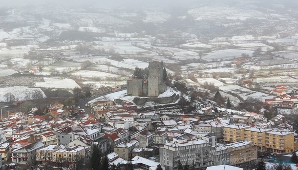 Neve fecha escolas de Montalegre