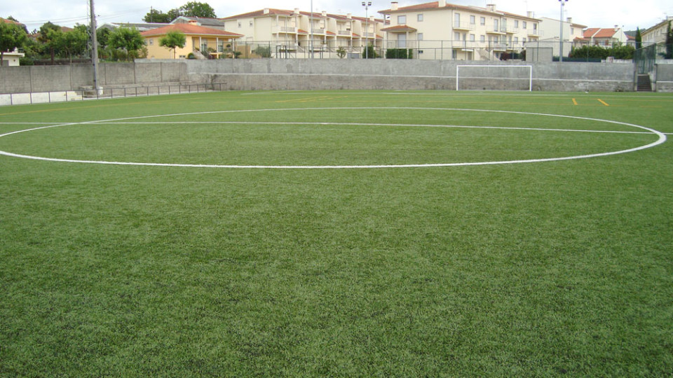 Pancadaria entre dois jogadores obriga árbitro a suspender jogo entre Panoias e São Veríssimo