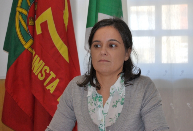 Carla Cruz (PCP) depõe em queixa judicial contra danos da mini-hídrica do Cávado em acção popular