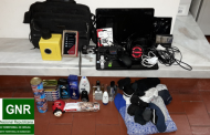 Usava aparafusadora para assaltar casas e foi detido em Guimarães; Cúmplices escaparam
