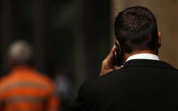 Falar ao telemóvel reduz fertilidade dos homens, diz estudo isrealita