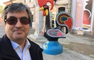 Galo de Barcelos na praça de Porto Galinhas, no Brasil