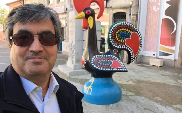 Galo de Barcelos na praça de Porto Galinhas, no Brasil