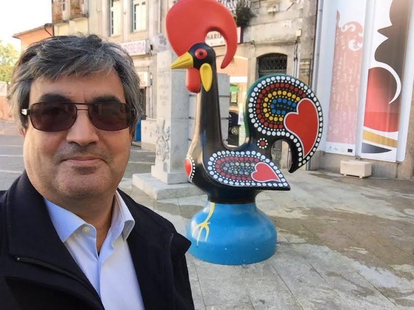 Galo de Barcelos na praça de Porto Galinhas, no Brasil