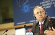 José Manuel Fernandes em Bruxelas: ataques “cobardes” atingem “todos nós”
