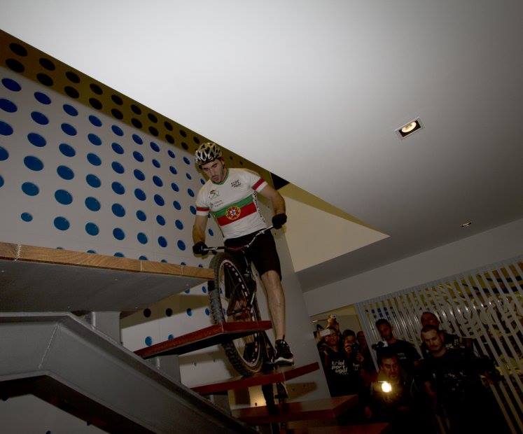 João Sousa subiu 200 escadas do edifício Primavera (Braga) em 4.23 minutos