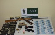 GNR de Chaves apreende armas e 200 mil euros em notas falsas