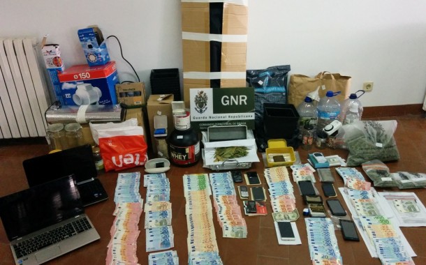 Cinco detidos e mais de 730 doses de droga apreendidas em Guimarães