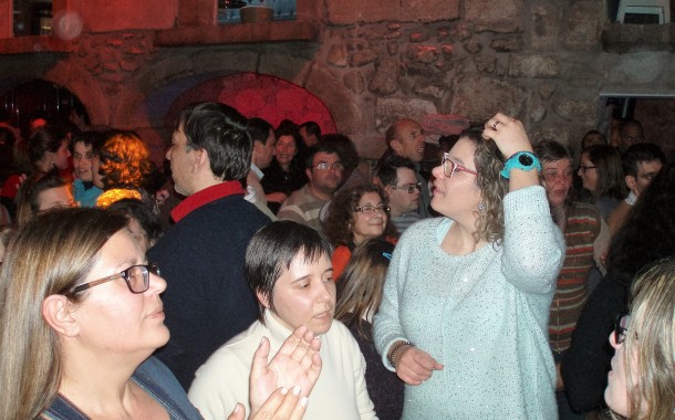 Idosos e mulheres foram à discoteca em dia delas para tarde sem consumo mínimo de animação