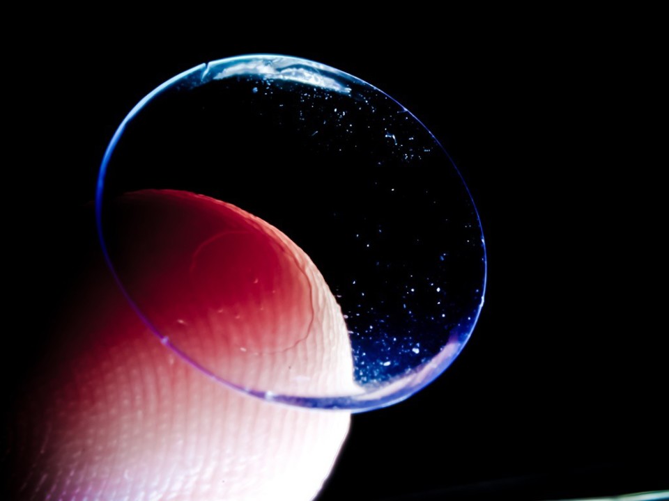 Cientistas da UMinho desenvolvem lente de contacto pioneira que diminui progressão da miopia