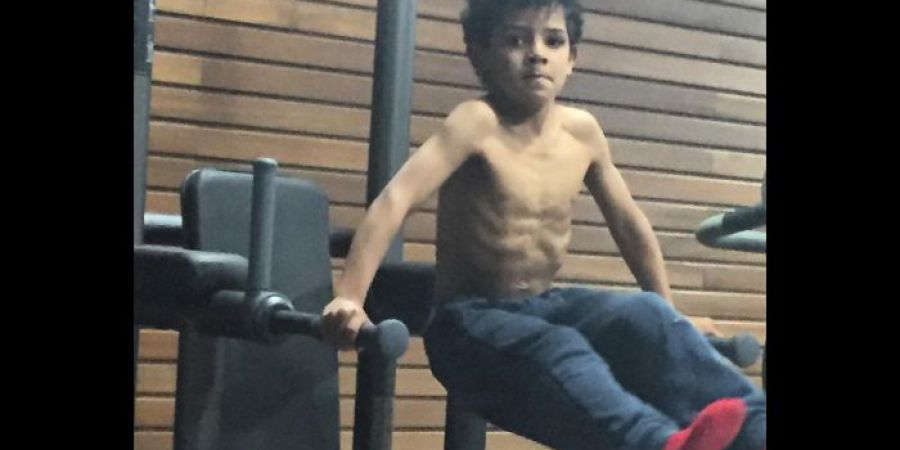 Cristianinho ‘CR7’ copia pai no ginásio