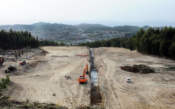 A Câmara obrigada a indemnizar ex-proprietário da parcela do Campo de Tiro em 200 mil euros; ‘derrapagens’ atingem os 350 mil