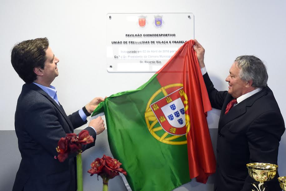 Ricardo Rio inaugurou largo em Panoias e gimnodesportivo em Vilaça