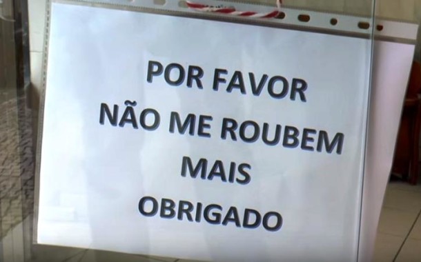 INSÓLITO:Talhante da Póvoa de Varzim escreve cartaz com pedido aos ladrões: “Não em roubem mais”