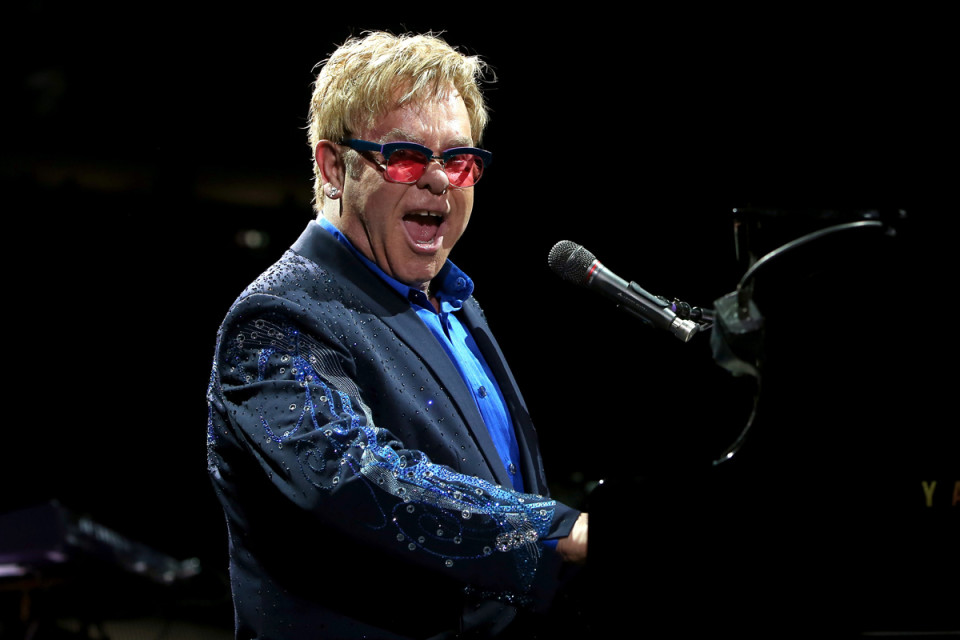 Ambientalista pedem a Elton John para boicotar festival Marés Vivas