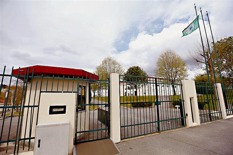 Professora com cancro agredida por duas alunas na Escola EB2/3 de Nogueira (Braga); docente hospitalizada