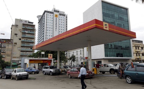 Descida do preço do petróleo obriga Angola a pedir ajuda ao FMI