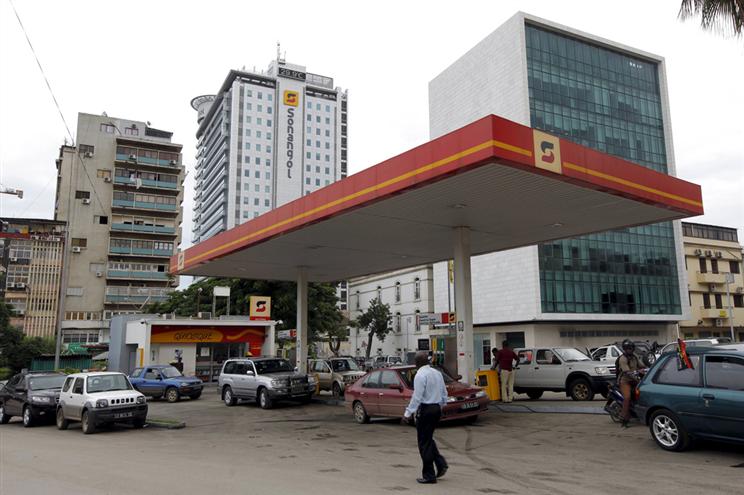 Descida do preço do petróleo obriga Angola a pedir ajuda ao FMI