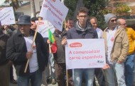 Meia centena de suinicultores manifestam-se com bandeiras pretas em Famalicão