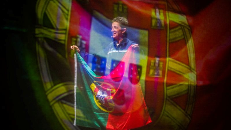 RIO 2016: Rosa Mota transporta a tocha olímpica a partir da cidade grega de Maratona