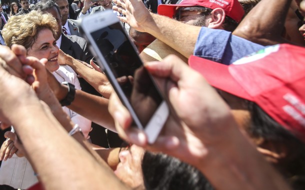 Dilma diz que cometeu erros, “mas não crimes” e promete resistir contra “golpe de Estado”