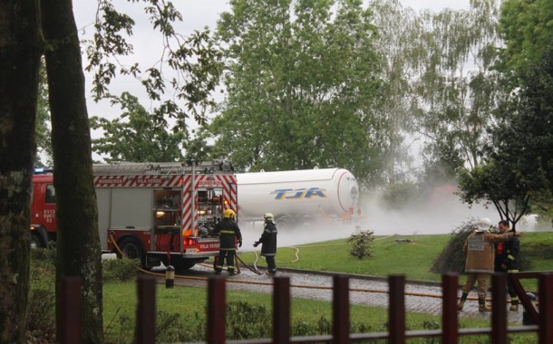 Bombeiros de Vila Verde evitam tragédia em Soutelo; camião libertou 2300 quilos de gás
