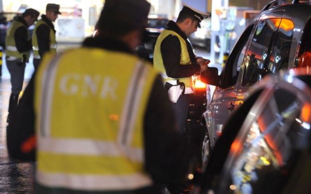 GNR: 94 detidos e 1810 infracções de trânsito durante o fim-de-semana