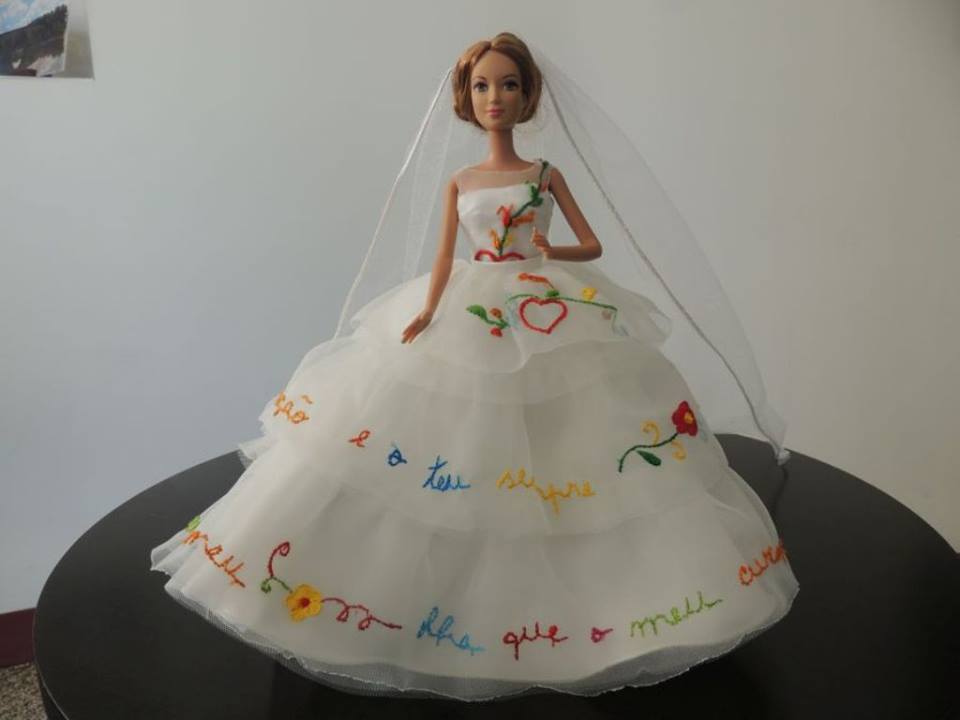 Namorar Portugal veste Barbie com vestidos inspirados no Lenço de Namorado de Vila Verde