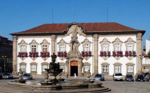 Câmara entrega Medalhas de Dedicação a funcionários do universo municipal