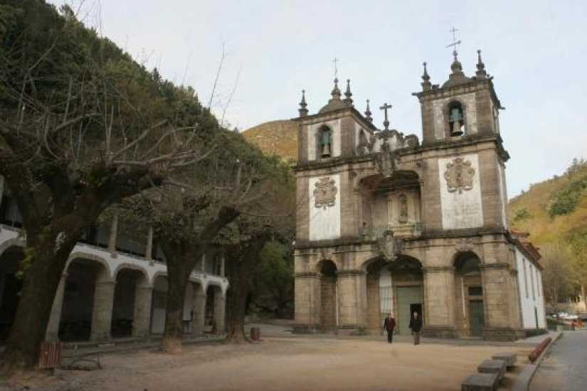 Câmara de Amares e Confraria da Abadia estabelecem protocolo de colaboração