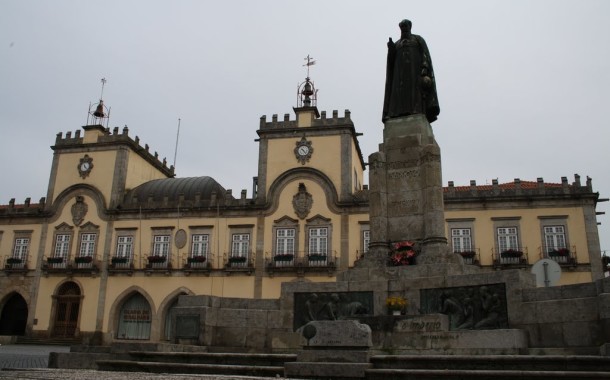 Crise na Câmara de Barcelos explosiva: Costa Gomes suspende reunião de executivo e vereadores sem acesso a email