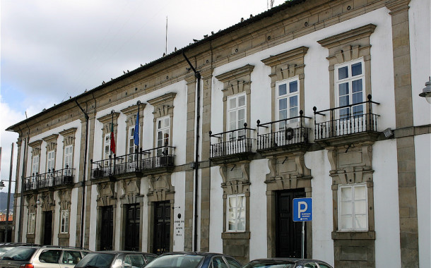 Estrangeiro ‘ataca’ sentinela do Comando da PSP de Braga à pedrada e acaba… ‘dentro’