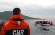 GNR resgata no mar Egeu (Grécia) 10 crianças e 9 mulheres