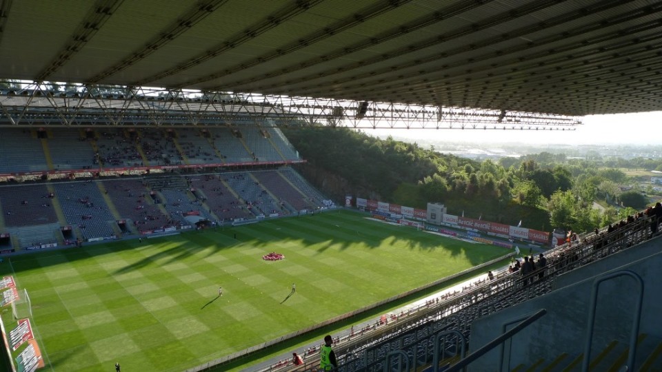 PJ faz buscas no SP. Braga, Benfica e Sporting: em causa negócios com o russo Tolstikov, da SAD do U. Leiria (em actualização)