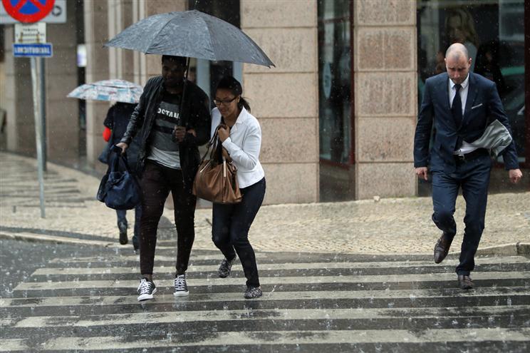Fim-de-semana com muita chuva, vento e descida da temperatura