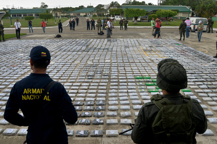 Polícia colombiana faz a maior apreensão de cocaína da história: 8 toneladas