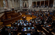 Parlamento aprova barrigas de aluguer e Procriação Medicamente Assistida com ajuda da Passos Coelho