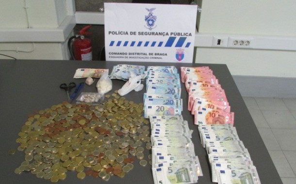 Mulher detida em Braga com 800 doses de cocaína e heroína; agente da PSP ferido na operação