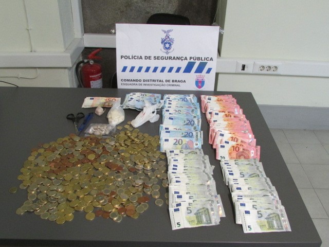 Mulher detida em Braga com 800 doses de cocaína e heroína; agente da PSP ferido na operação