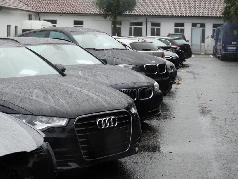 Nove arguidos furtaram 77 carros...nos distritos de Braga e do Porto