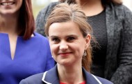 Brexit: Morreu deputada britânica baleada e esfaqueada na rua; campanhas do referendo suspensas