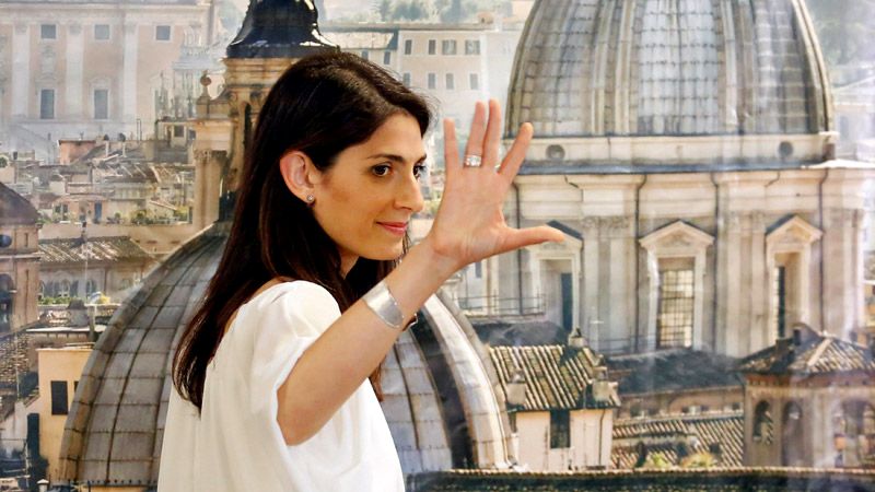 Mulheres do Movimento 5 Estrelas conquistam câmaras de Roma e Turim