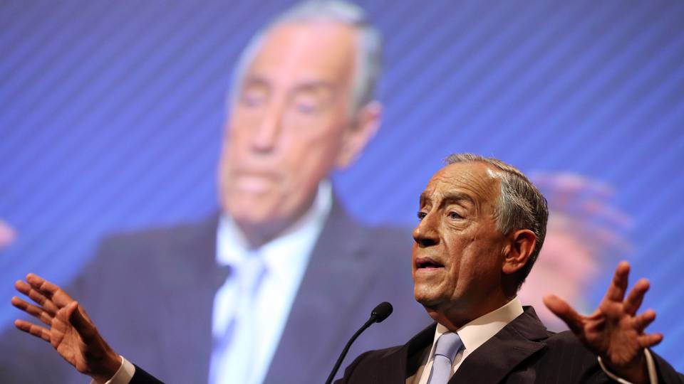 Marcelo prova 35 horas e veta barrigas de aluguer; BE disponível para clarificar o diploma