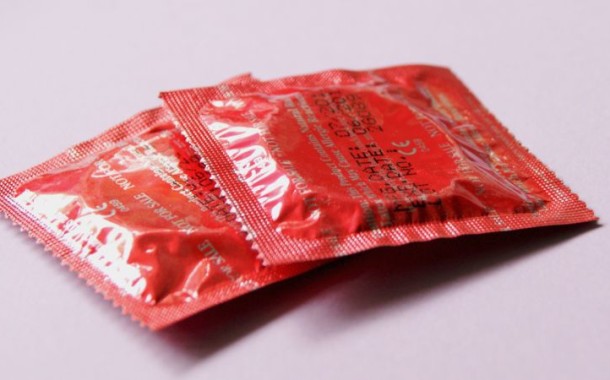 Homens usam menos vezes preservativo quanto acham a parceira bonita