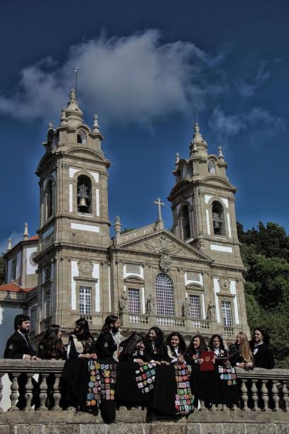 Coro Académico da UMinho dá este sábado (21h30) concerto nos escadórios do Bom Jesus